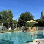 Campsite Mobil-home Confortable Avec Terrasse Pour 6 Personnes - Api-1-52-836 *